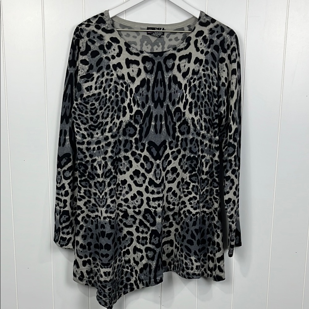Questions Womens Tunic L Black/Gray Animal Print Asym Hemline Pullover Stretch